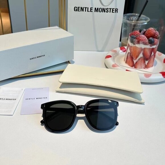 Gentle Monster MAMY Black Sunglasses display picture 3
